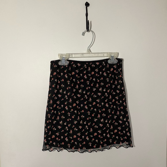 Black Mini Skirt With Small Flower Print - Picture 1 of 2